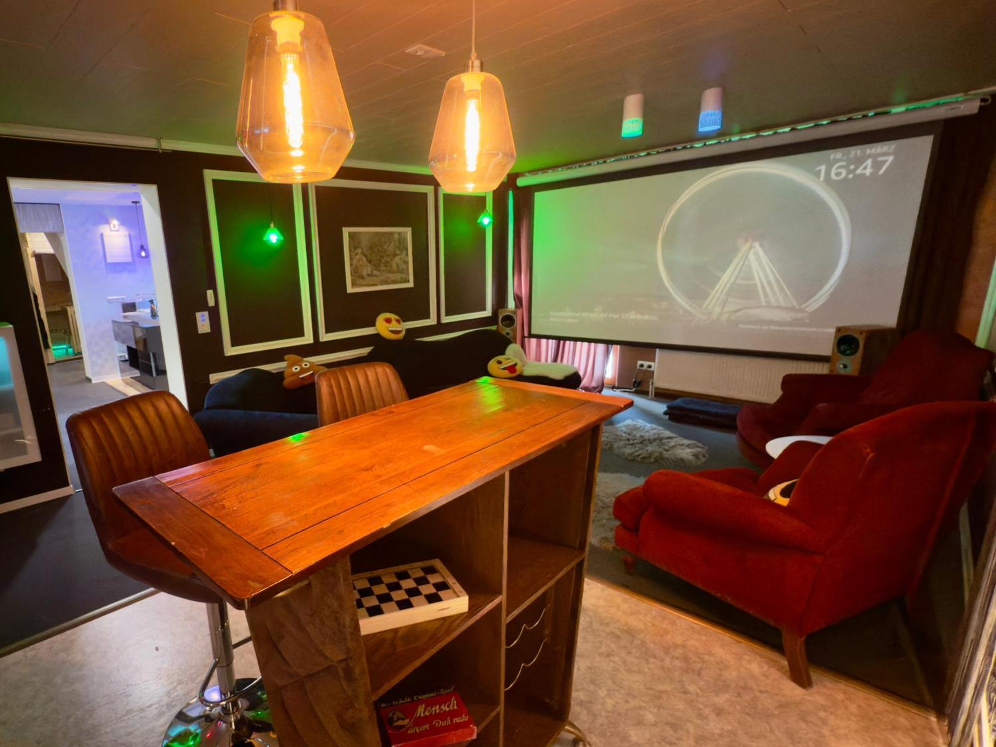 Bookeinfach Bad Ems - Private - Sauna Jacuzzi Whirlpool Swimmingpool Alahna Sup Beachvolleyball Billiards Ping Pong Cinema Theater Music Disco Ball Bbq Und Parkplaetze Стая снимка